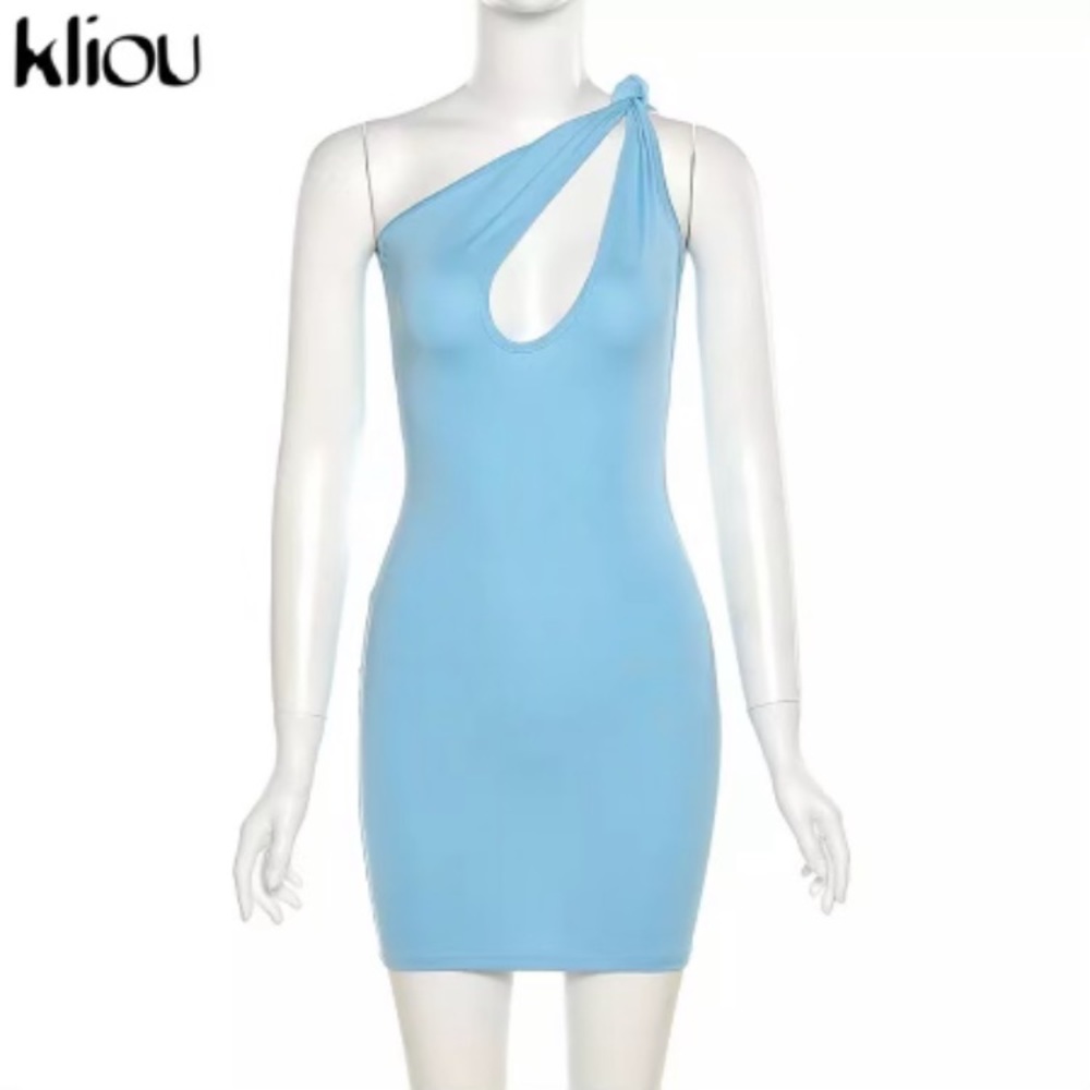 Blue dress by kliou.